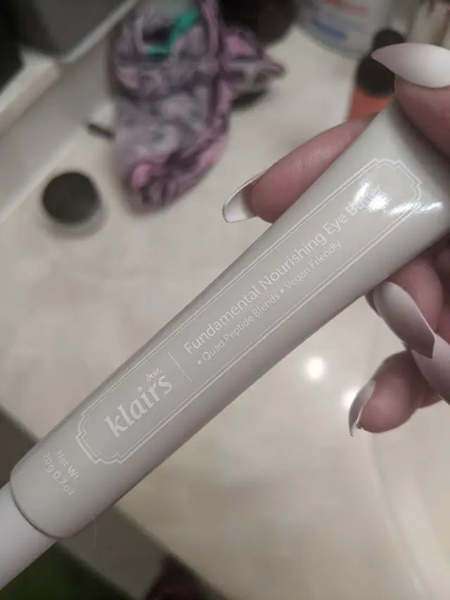Fundamental Nourishing Eye Butter Dear Klairs — application contour yeux