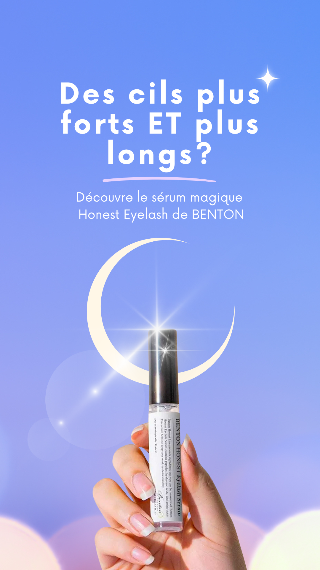 Sérum fortifiant pour cils Honest Eyelash de Benton tenu du bout des doigts, style Sailor Moon.